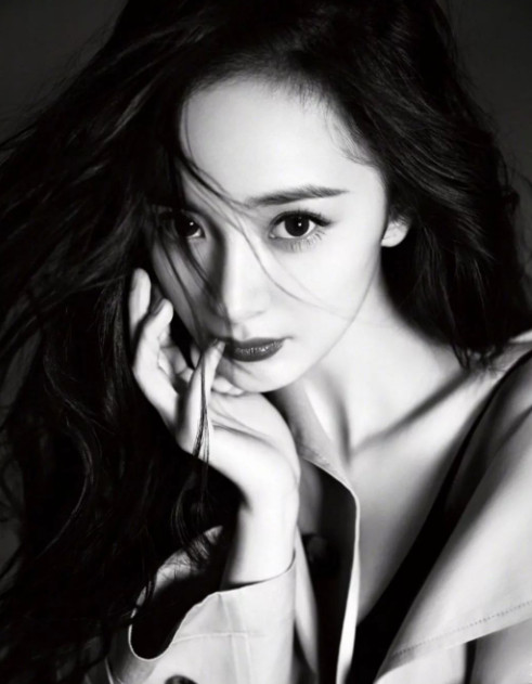 1.幂幂不同意前夫把女儿送进港娱，连夜带着律师团队冲到香江与对方谈判。2.周星驰
