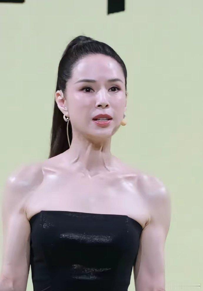 李若彤的效果，几十年的力量训练不是单纯靠面部花了钱就可以的。