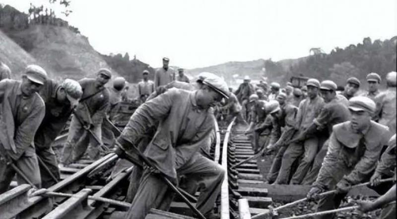 1979年解放军撤兵时，将越南境内的铁轨全都拆了带回国内，对此越南表示强烈不满，