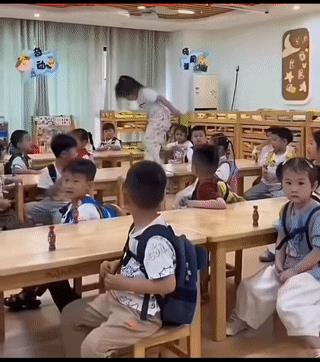作为一名幼儿园老师，可以肯定孩子的性格好坏就是天生的，后天能够影响到的仅仅是表面