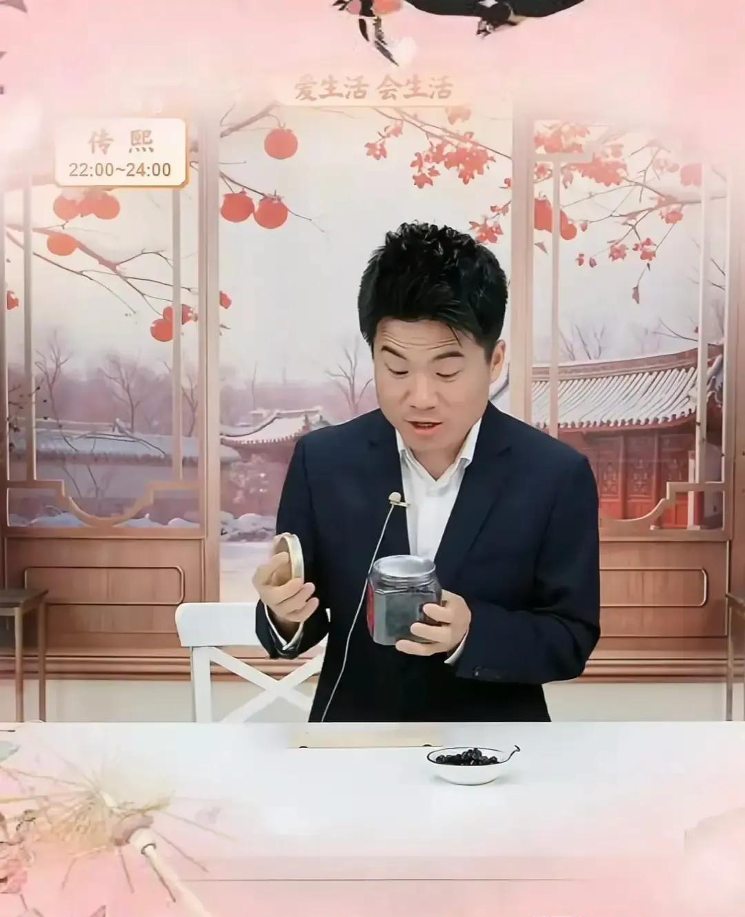 别再信“完美直播”那套了——董宇辉直播间里散成一盘沙的西梅干，反而让观众抢着下单