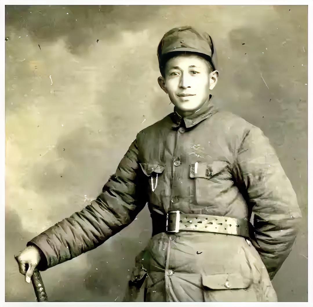 1951年11月的一天，苏北军区司令员张震东正如往常一样在办公室内批阅文件，突然