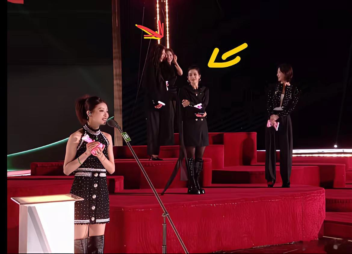 如果我是罗予彤，一定很后悔没和李晟组队。​不是因为在宋妍霏那变成了小透明，而是因