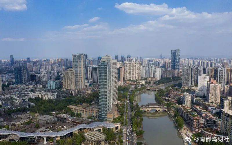 【楼面地价3.2万-4.4万-3.5万！#成都地价连破新纪录#】时隔三个月，#成