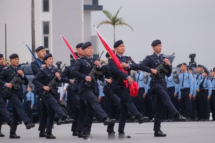 3月7日，香港警察机动部队（PTU）结业会操上，香港警察仪仗队手持191步枪（图