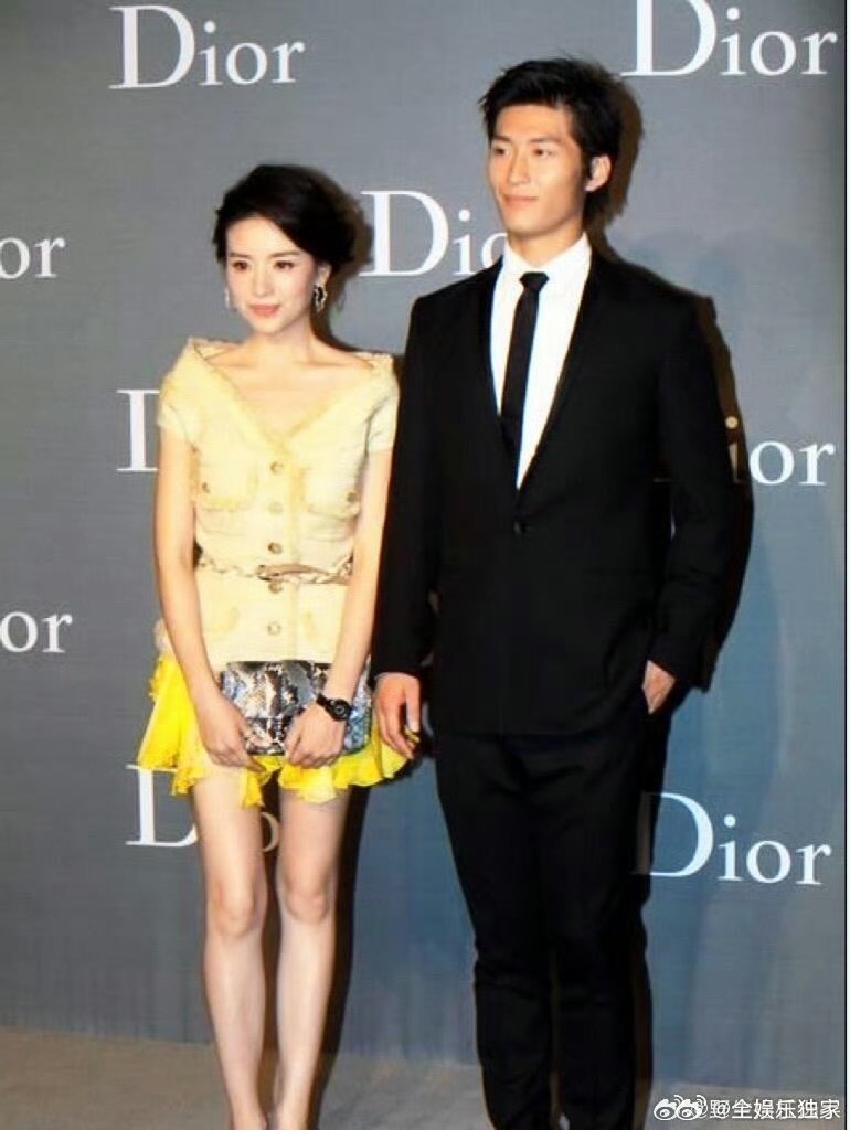 年轻时候的董洁清冷感天花板！年轻时的董洁五官精致又灵动，纯澈气质真的无人能替代