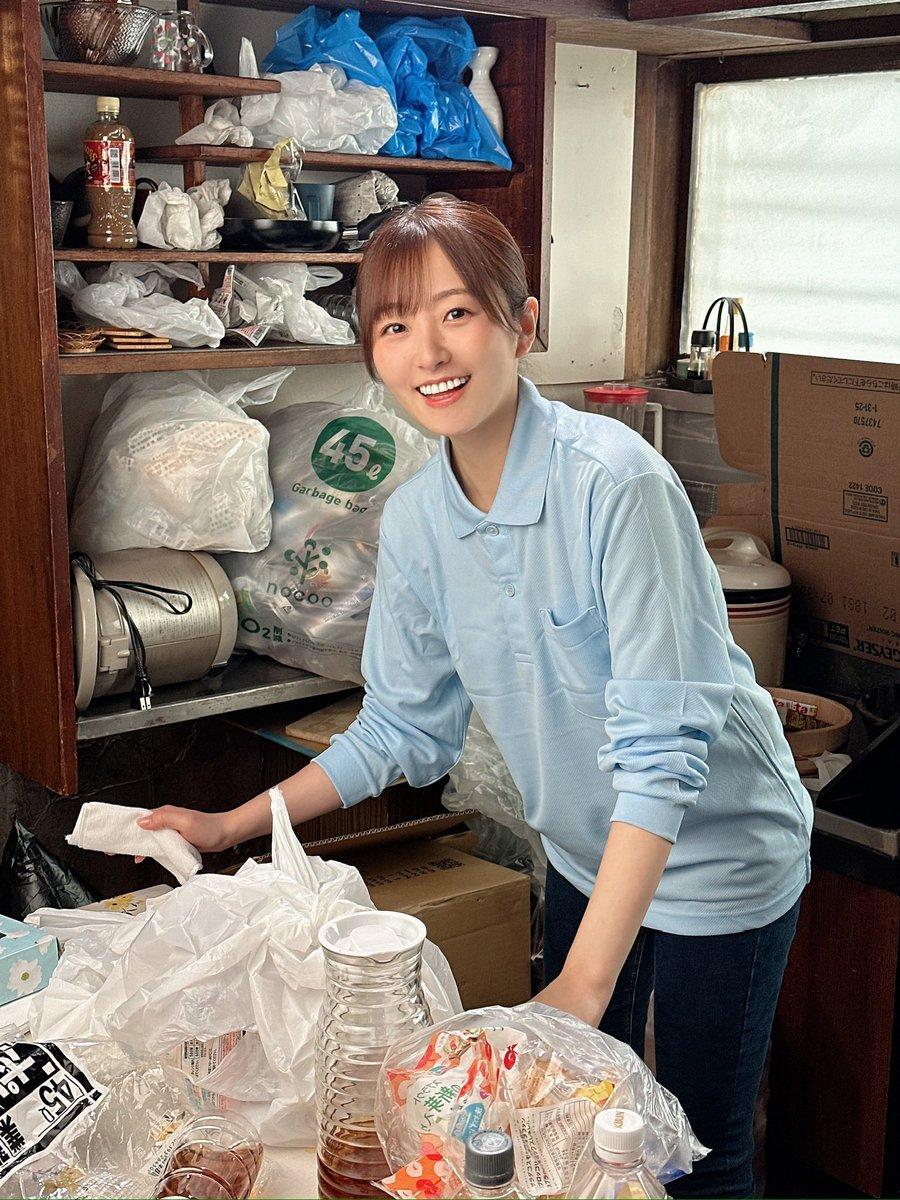 笑语盈盈处，人间四月天。