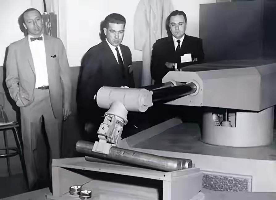 中国工业机器人起步确实比美、日、德这些国家晚。美国1958年就造出第一台工业机器