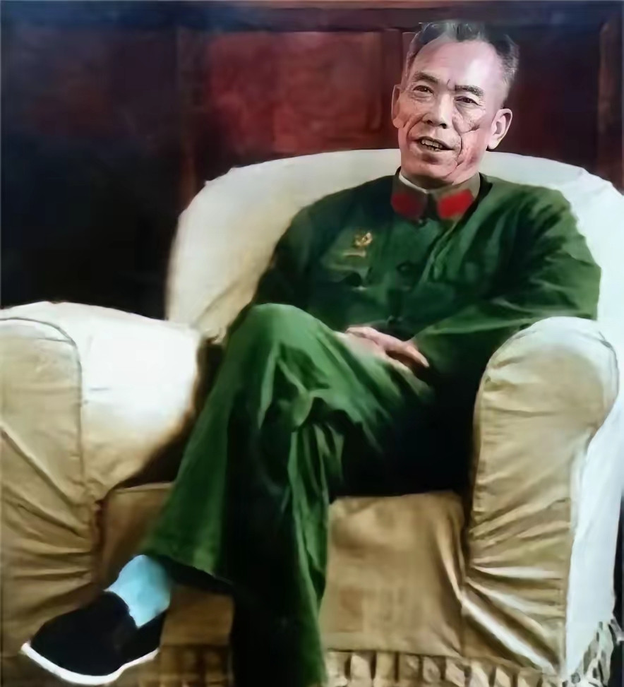 1985年，“万岁军”军长梁兴初猝然离世。10月4日晚，老部下前来探望，病房里还