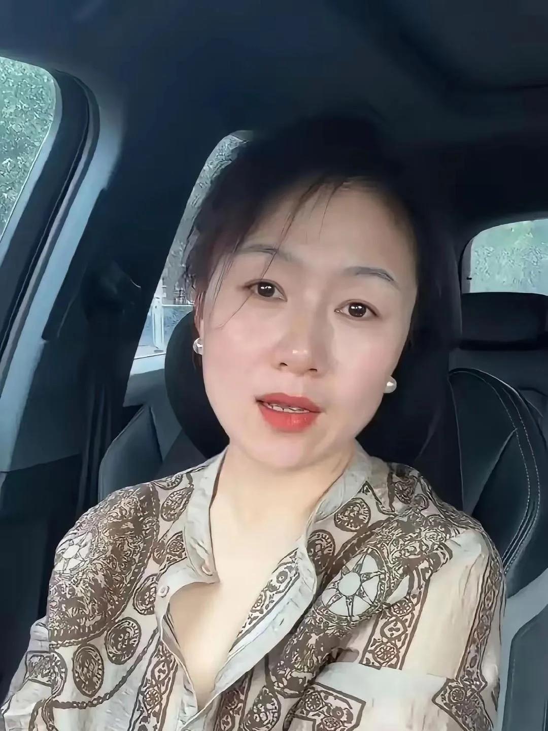 光看面容，你觉得她几岁？