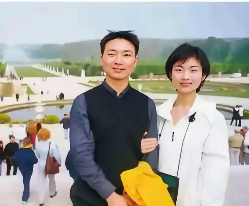康辉跟妻子刘雅洁真的是一点生活的气息也没有，夫妻俩竟然都不会做饭，在家里也不做饭