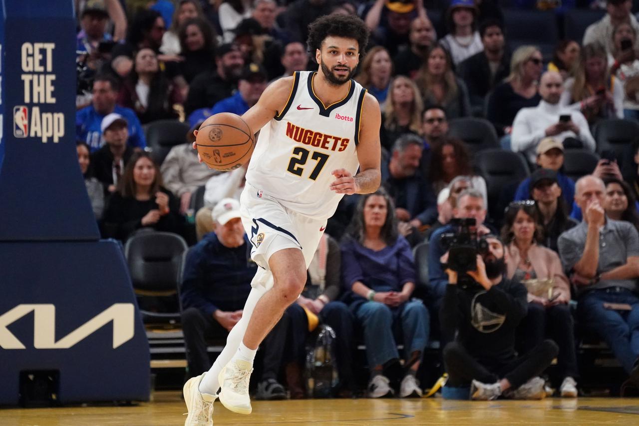 最佳阵容跑不掉了吧！本赛季掘金队的穆雷打出了职业生涯最好的一个赛季，目前为止穆