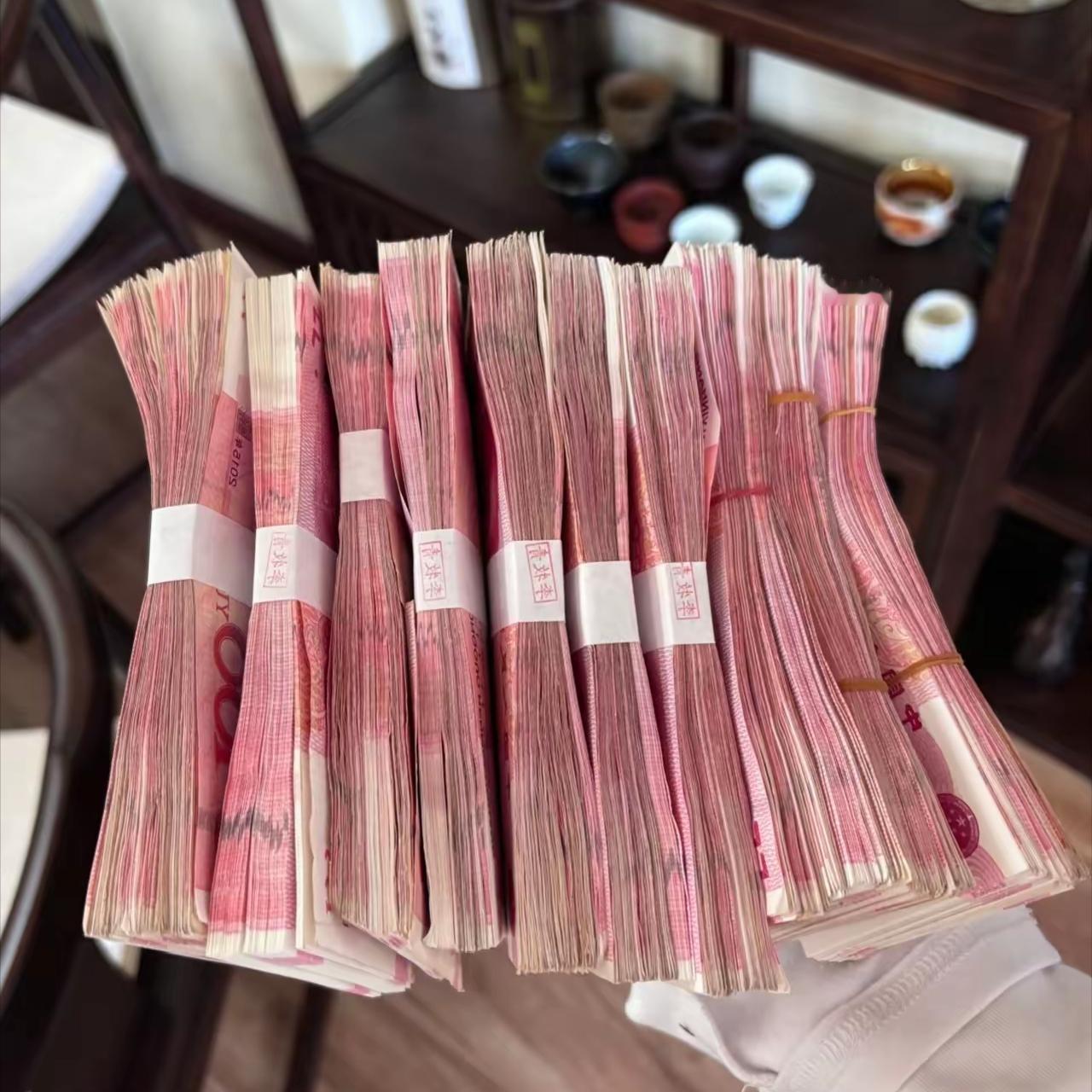 果然，很多人的存款都逃不过那个“怪圈定律”。有网友分享他结婚第五年，存款10万