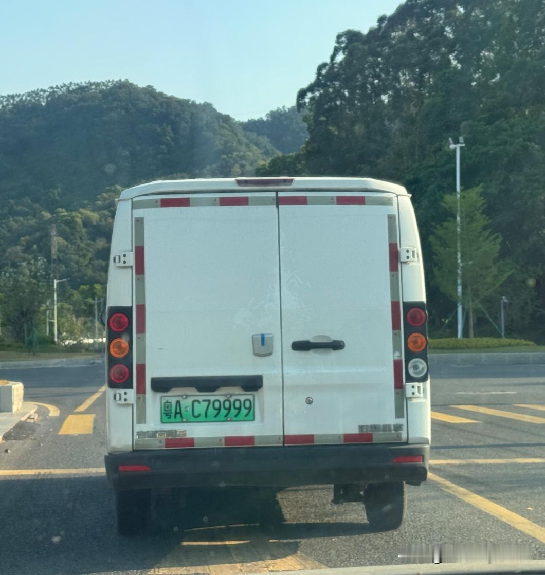 电车涨价了这几年一直在拖，我觉得电车发展的比较快，降价增配，但是今年开始收车购