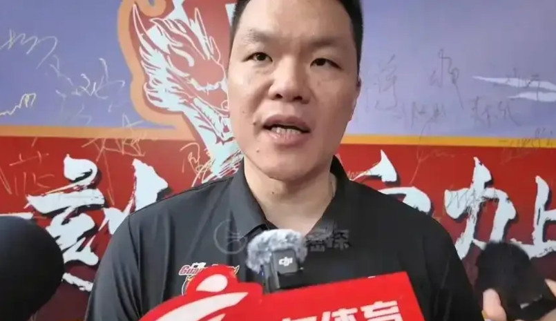 朱芳雨不要什么都是我们来提醒。宏远看着王俊杰在国家队发挥这么好，这么稳定，其