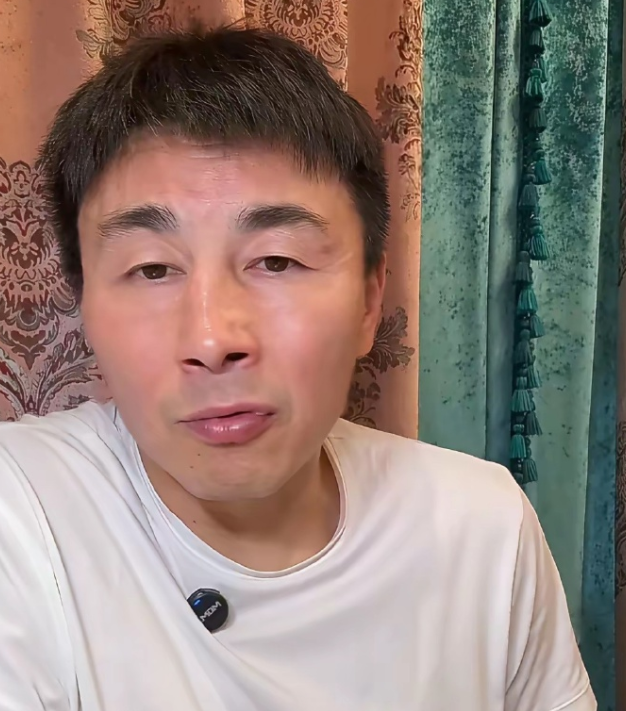 前国脚李玮锋在直播里聊到大张玉宁当年不被重用的原因，其实不是因为没能力，而是当年