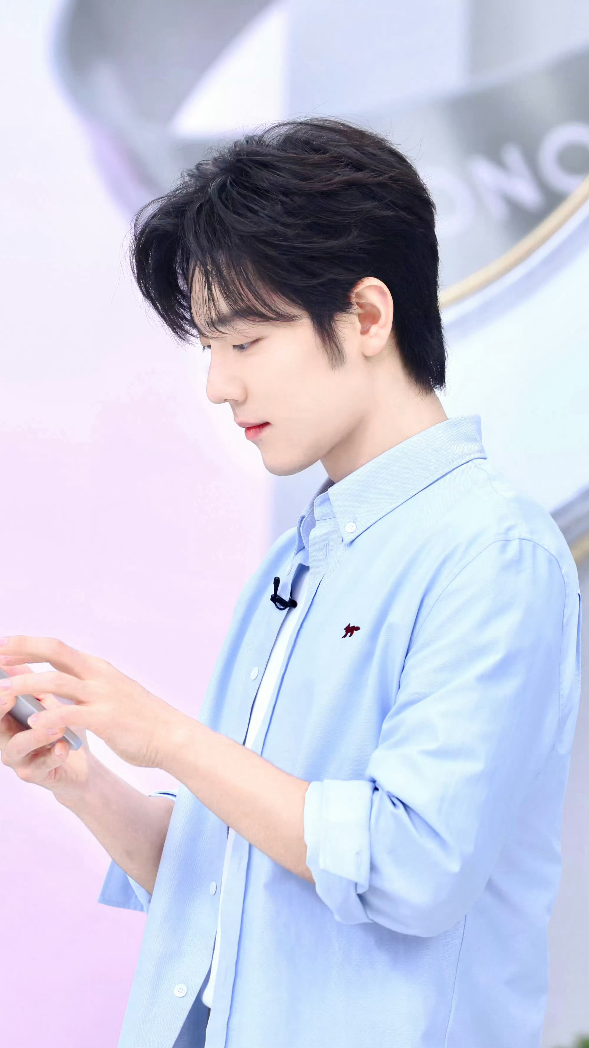 肖战京东走秀肖战好帅气好清爽这是谁家的男大，哦哦哦是我家的，我家老公🥰肖战