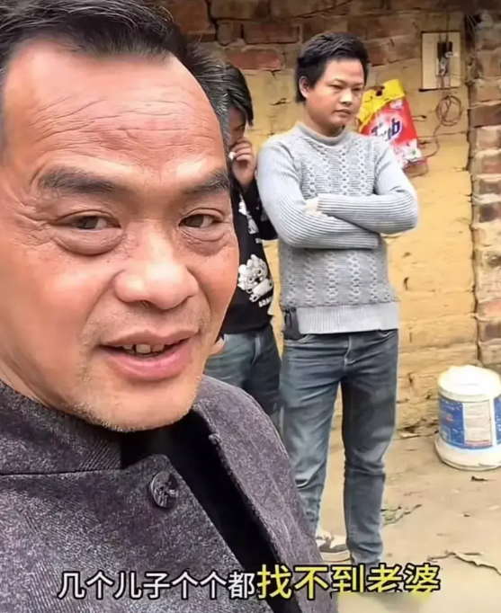 广西，有一名男子在网上哭诉，他年轻的时候沉迷赌博，致使家庭贫困，妻子也跟他离婚了