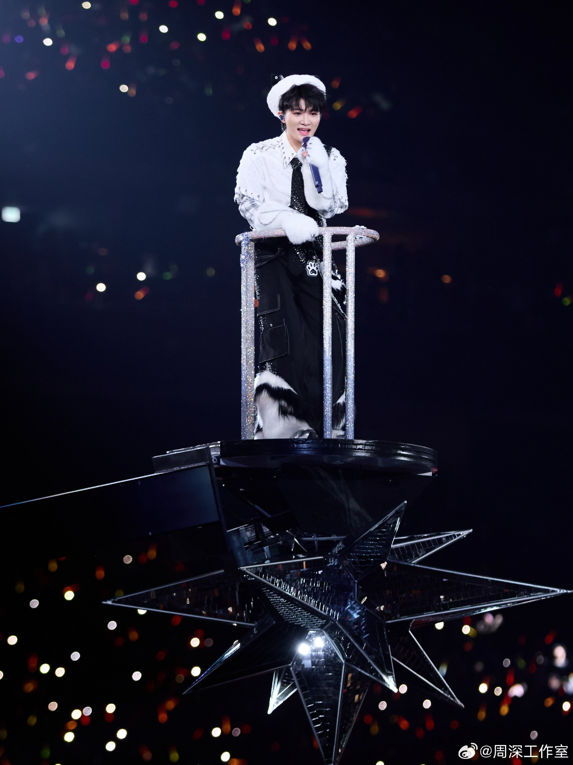 周深广州演唱会周深大湾区结束大湾区开始又到拼手速的时候了！周深广州演唱会官宣