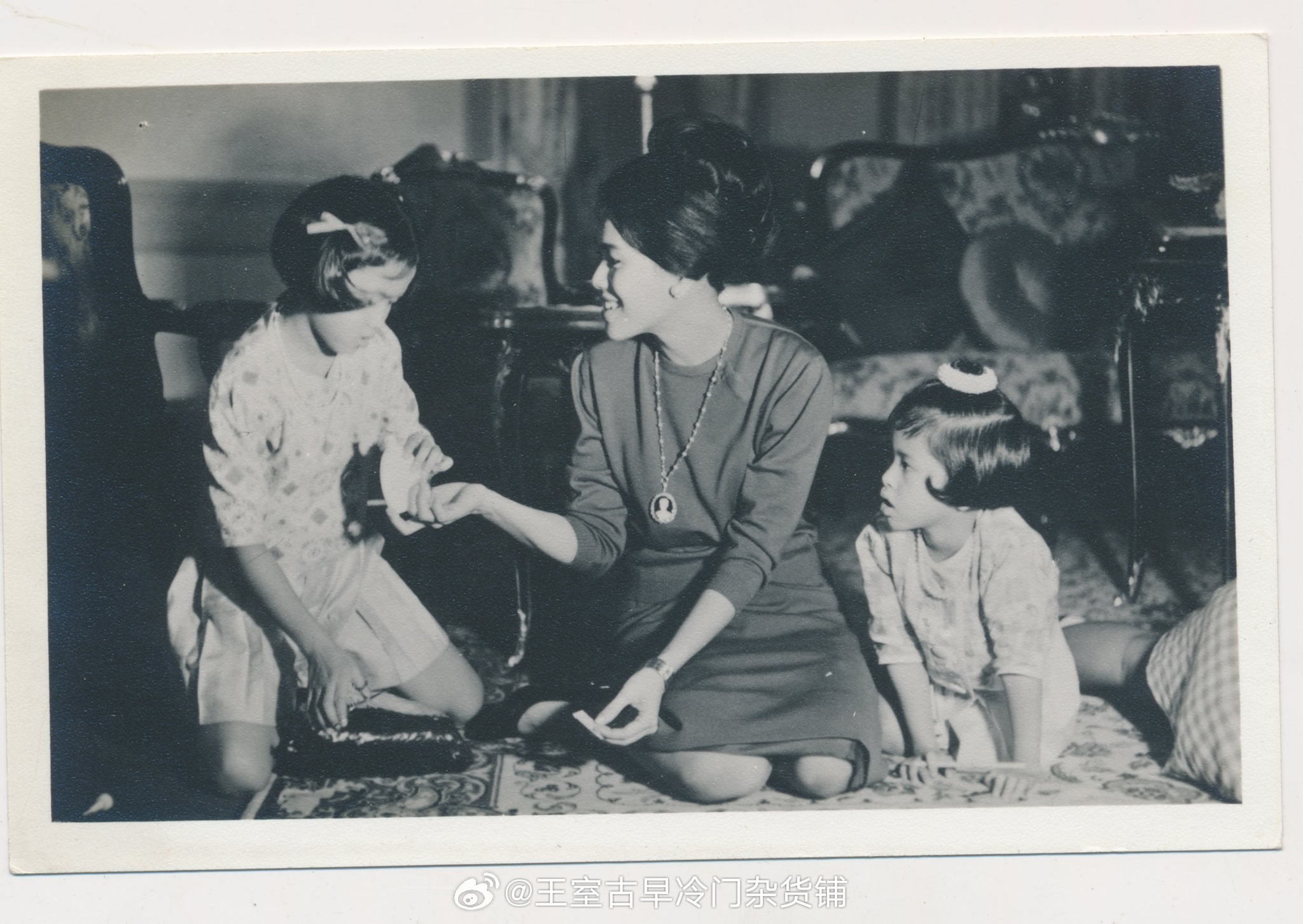 王室王室泰国王室诗琳通老照片：大婶过生日，暹罗瓜路晒珍藏的黑白照片。哎，别说，