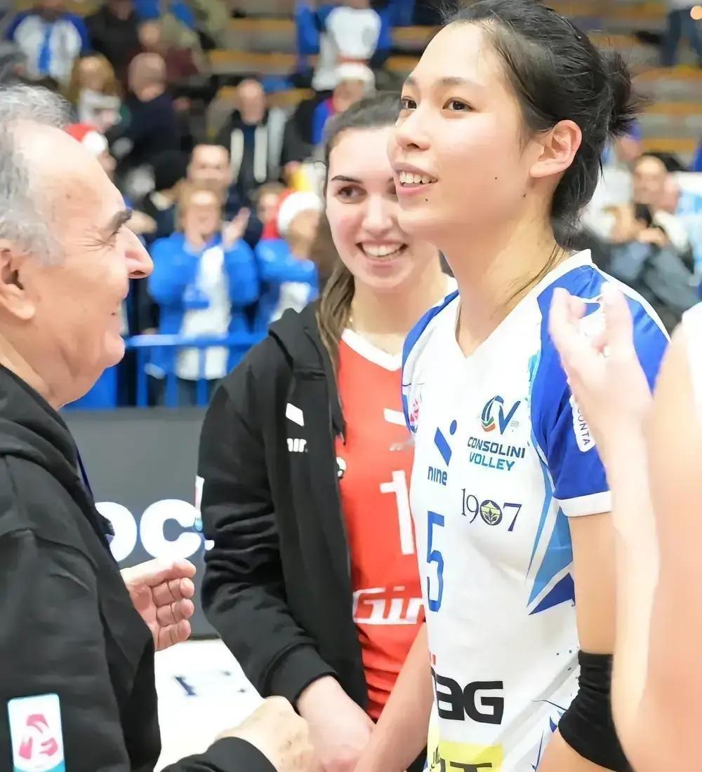 庄宇珊杀疯了！全运会半决赛28分把上海女排挡在决赛门外，王之腾直接下课。隔周意甲