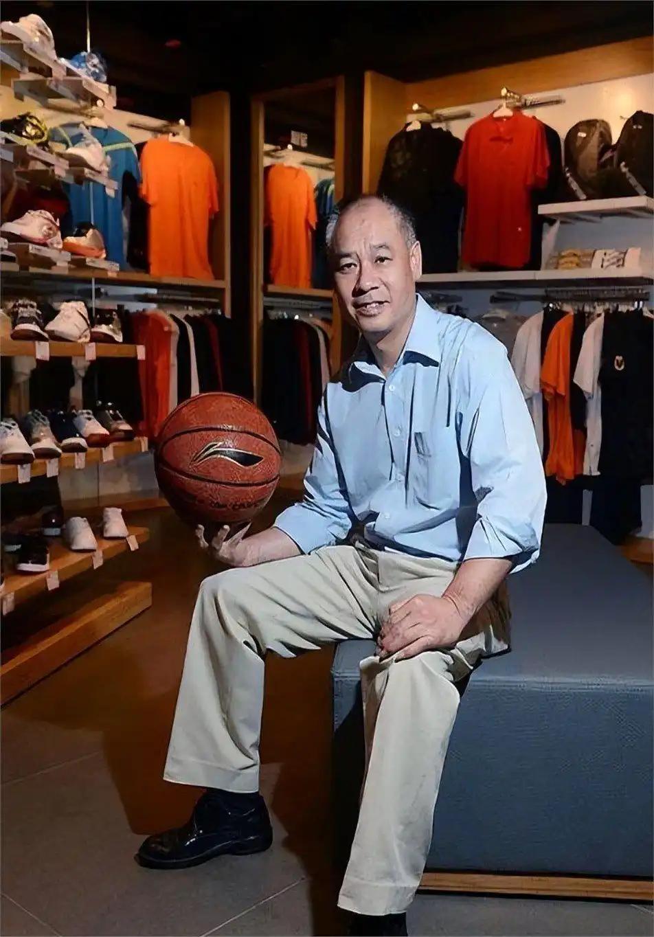 中国个人品牌做的最成功的两个体坛名将，第一就是李宁，第二就是许昕！9月9日潮