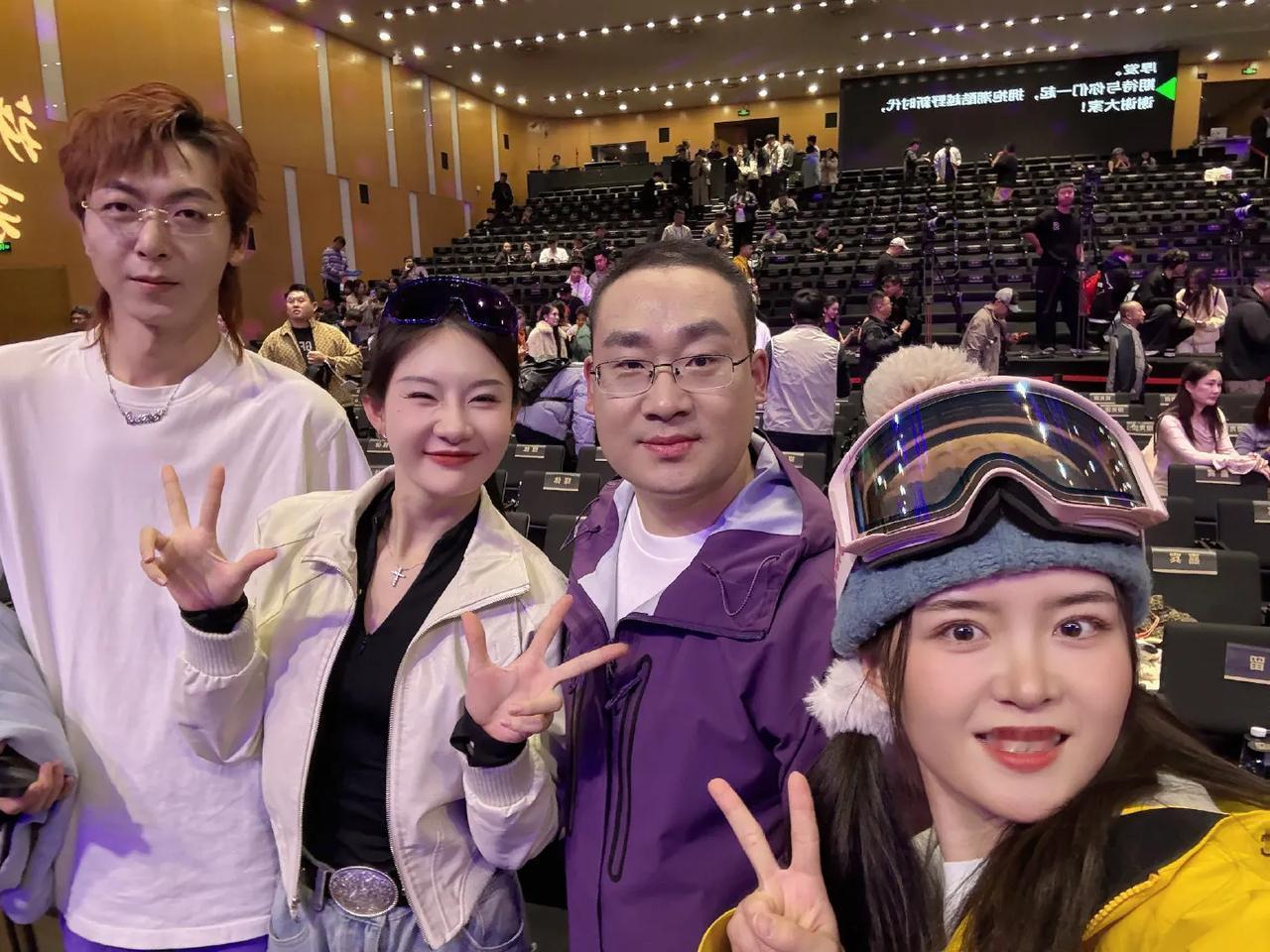 魏建军不讲武德，刚说完越野要慢，结果就开着自家的坦克400以时速180公里极速过