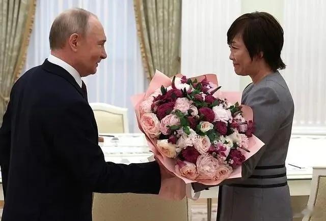果然不出所料，不速之客访俄有特殊目的，普京识破真相说了一句话日本在南千岛群岛海