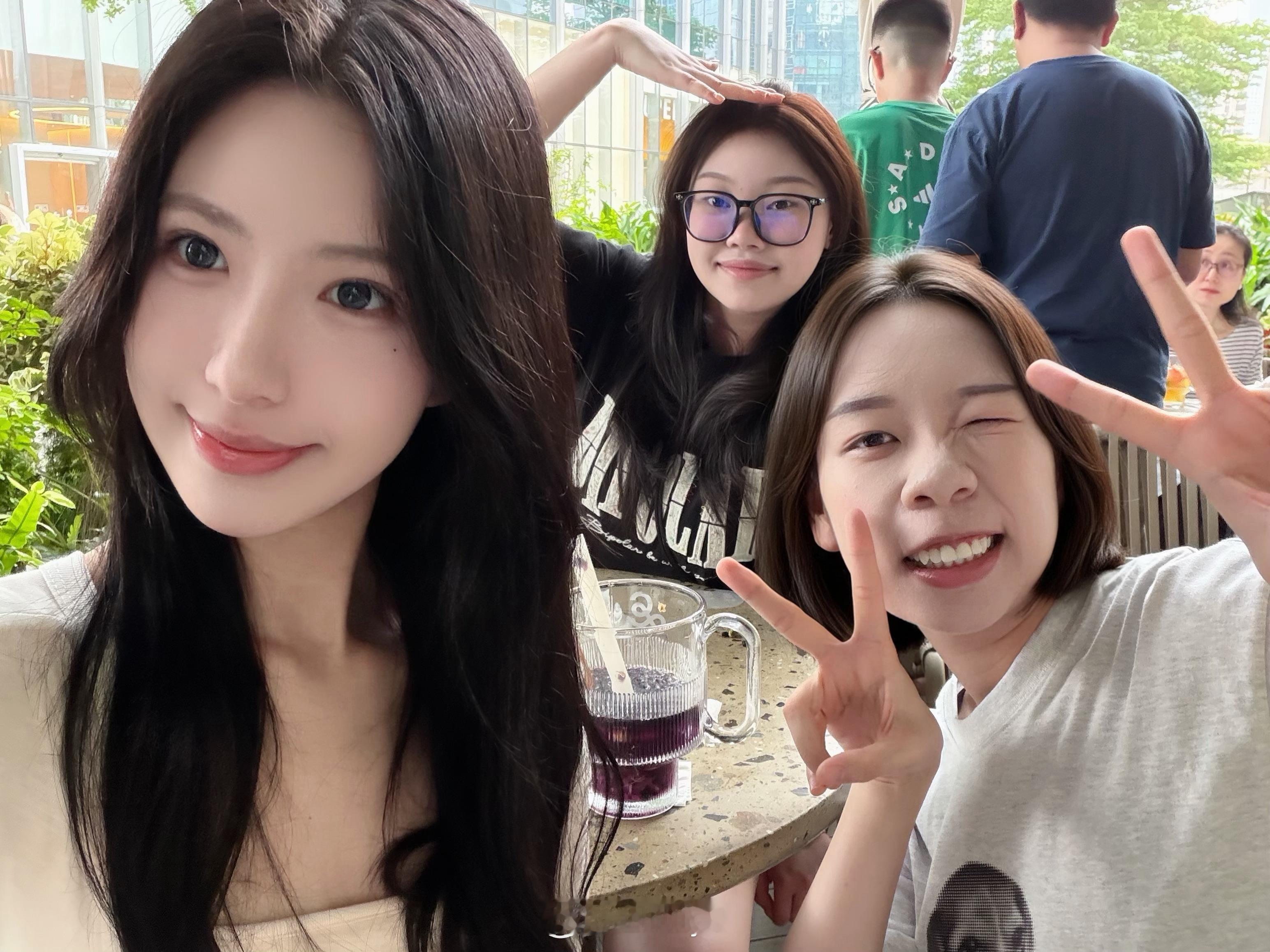 每次一卷头发就感觉自己老了好多好久不见闺蜜子们