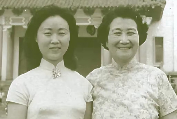 1925年，才女苏雪林结婚两年后毅然离婚，直到前夫离世，她坚持一生未婚。直到10