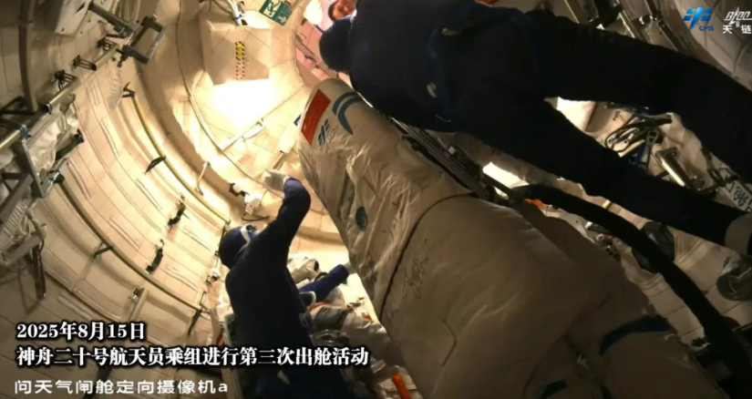 神舟二十号乘组太空出舱有多重要？有何意义？的确，在8月，3名航天员与地面工作人员