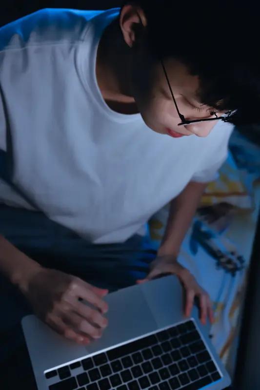 年轻人的“致癌套餐”你中了几条？我中了4条，看完后背发凉昨晚刷到一份肿瘤科医