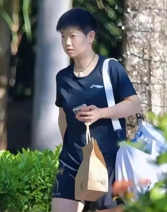 都在说莎莎要参加英语4级考试，不管真假，作为莎莎的球迷必须先祝福莎莎考试也像打比