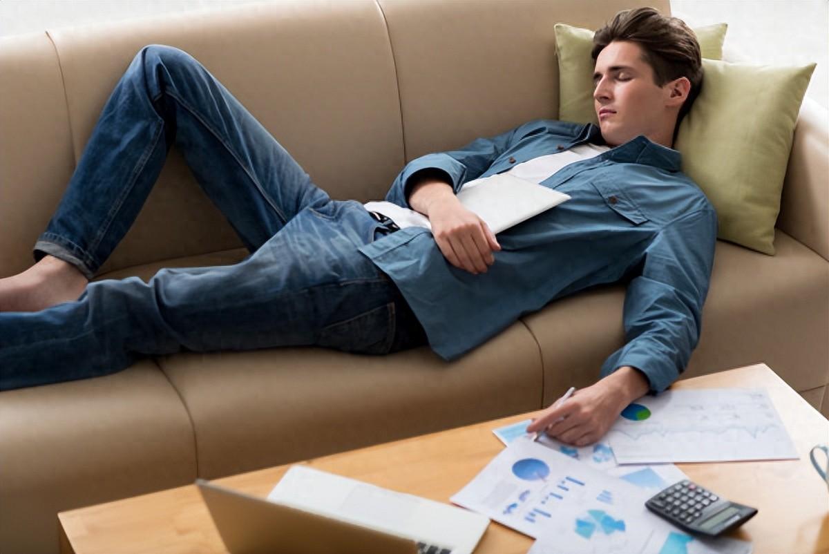 午睡让大脑衰老推迟3~6年！优质午休具备三个特点有规律午睡习惯的人，大脑容量