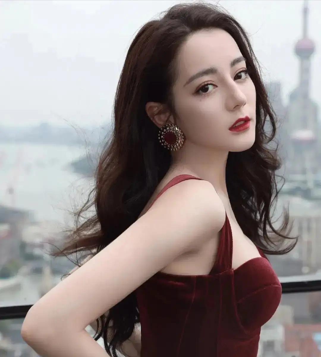 为什么资本圈大佬都偏爱迪丽热巴？真相根本不是你想的那样很多人猜资本大佬青睐迪