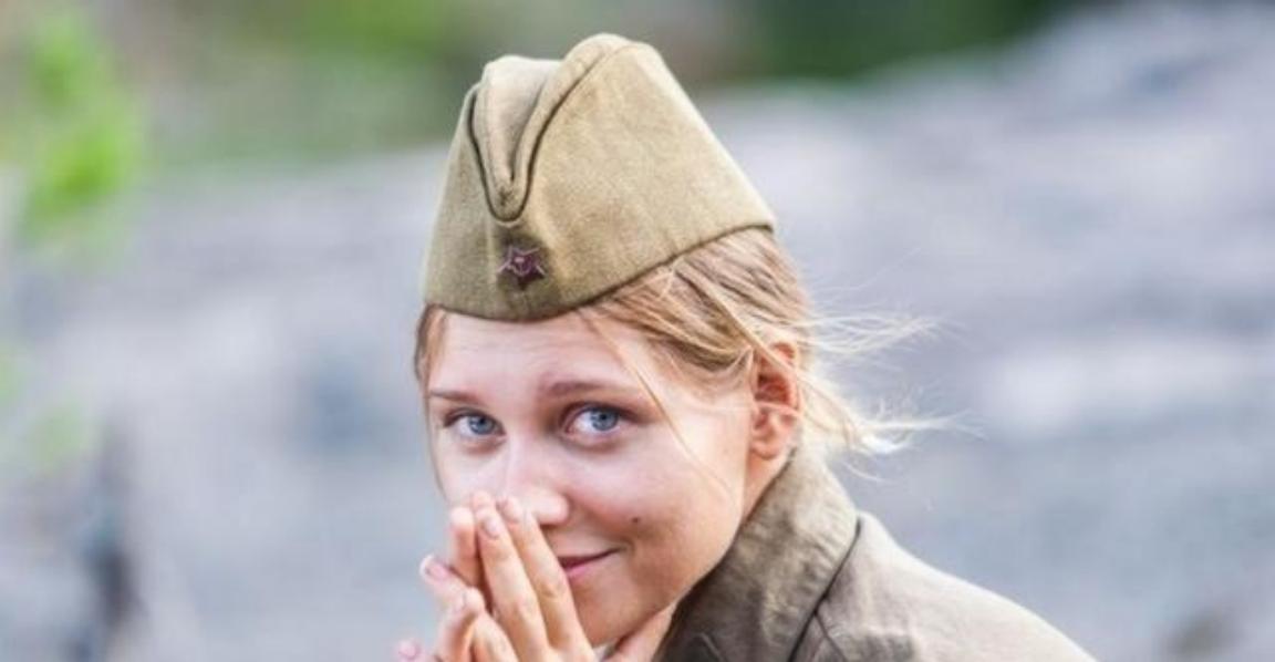 1945年，一个苏联女兵看到一个日本战俘英俊潇洒，她悄悄对男人说：“如果你答应和