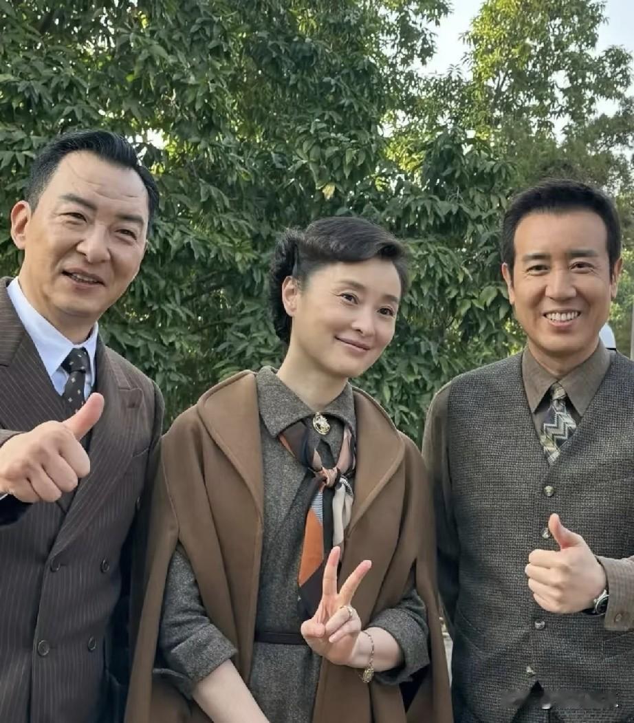 于和伟、吴越、郝平三位上戏校友同框了，真是惊喜啊！于和伟，戏骨级的演技派，