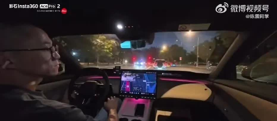 陈震：小米YU7的智驾明显比SU7Ultra进步很多，非常丝滑。昨天，陈震