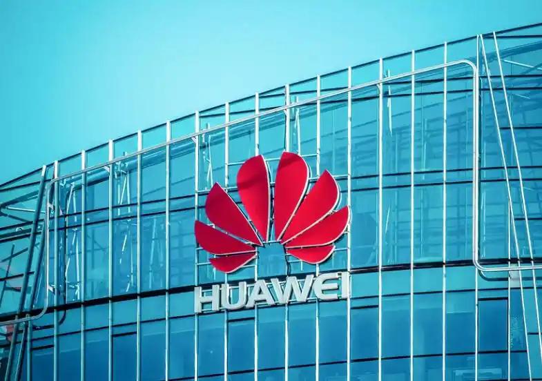 鸿蒙6.0功能优化与用户期待落差‌AI功能实用性存疑‌新增的AI辅助构图、智