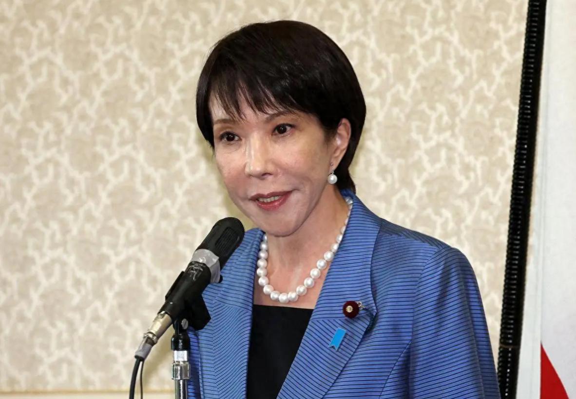 不得不说，高市早苗真是个“天才”。她最担心的局面还是来了，可这把火，却是她亲手点