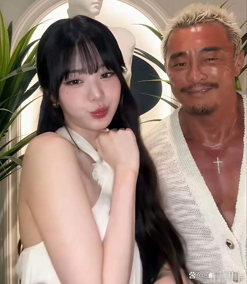 张元英旁边这个大叔看着好眼熟，就是叫不出名字来！