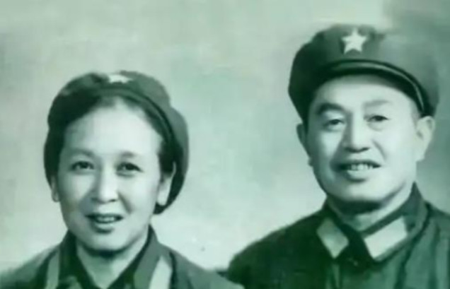 1940年，皮定均看上了女干部张烽，就让县长去说媒，张烽听说了县长的来意后，拒绝
