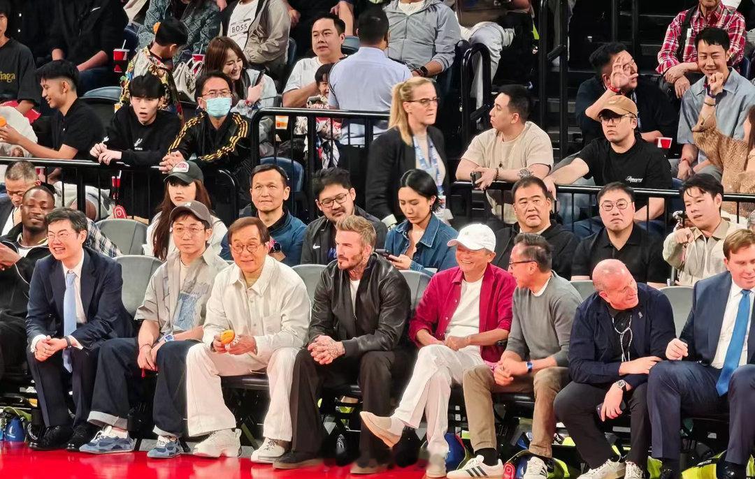 成龙现身了之前被造谣去世​​​