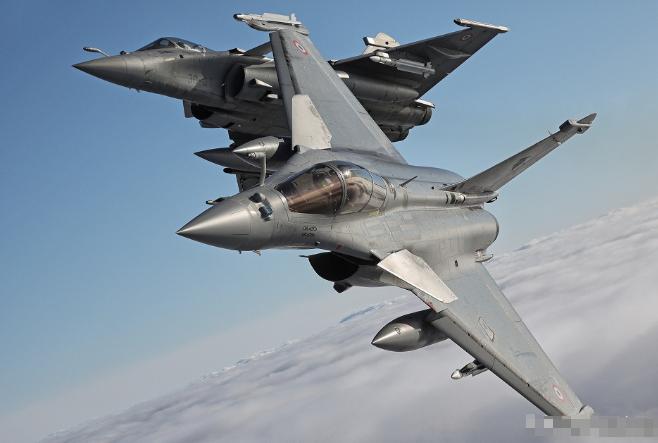 也不知道卡塔尔怎么想的，巴基斯坦总理访问卡塔尔，结果卡塔尔空军派出了几架阵风战斗