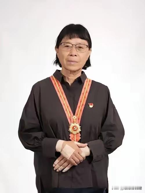 这来自黑龙江的“犟老太”终于肯放权了。看新闻说华坪女高那栋投了4500万的新