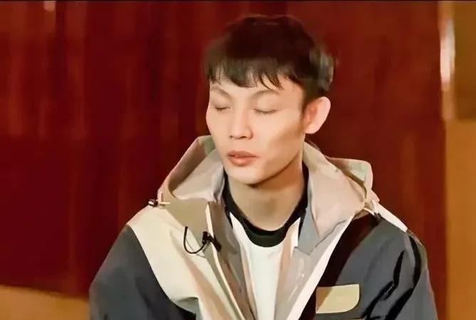 徐杰在社媒上是真敢说啊！全明星票王果然是与众不同，徐杰在谈到日本男篮球员河村勇