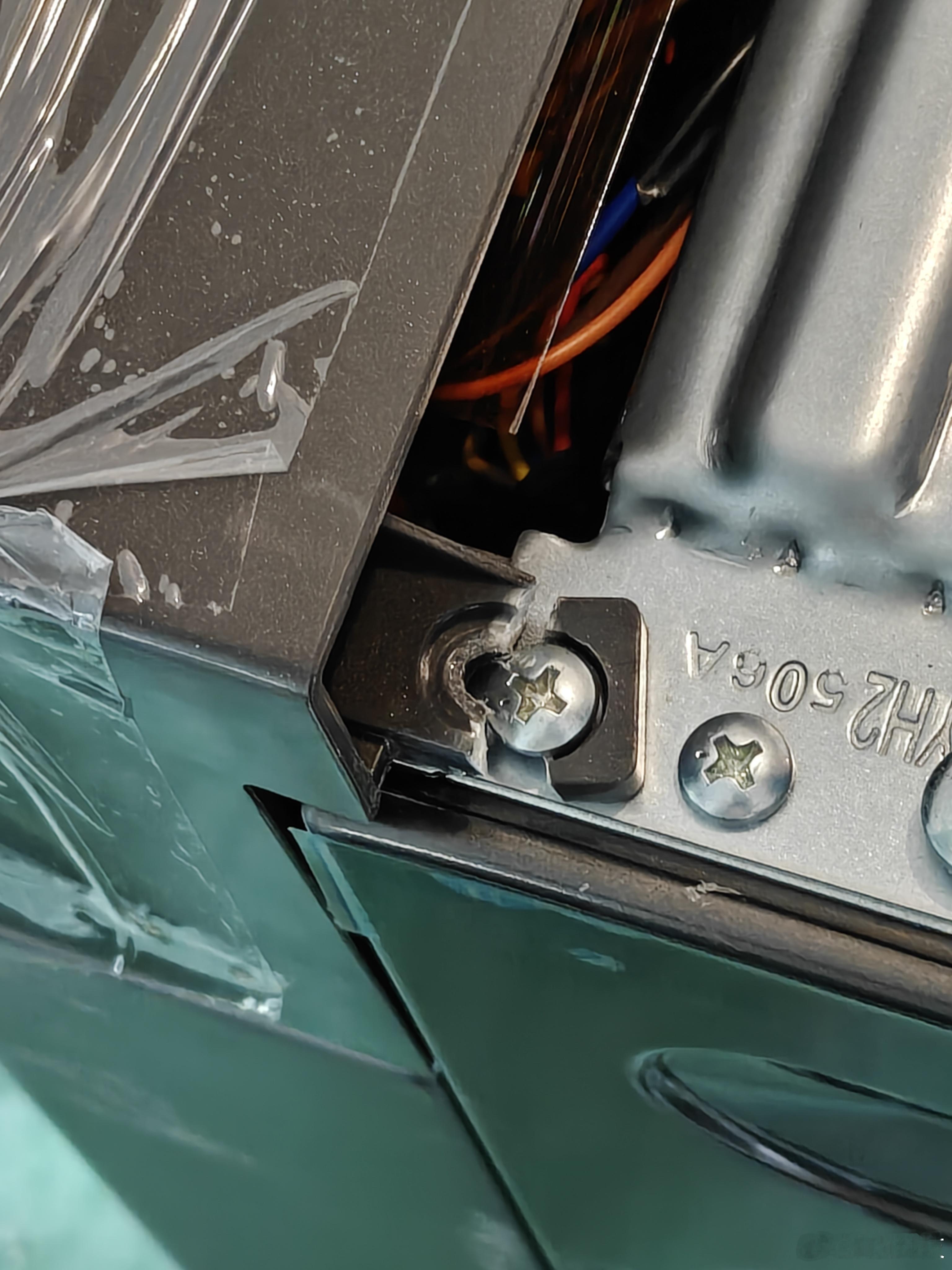 这次被美的伤到了,一次性买了美的洗衣机、热水器、燃气灶、冰箱、油烟机…结果师傅上