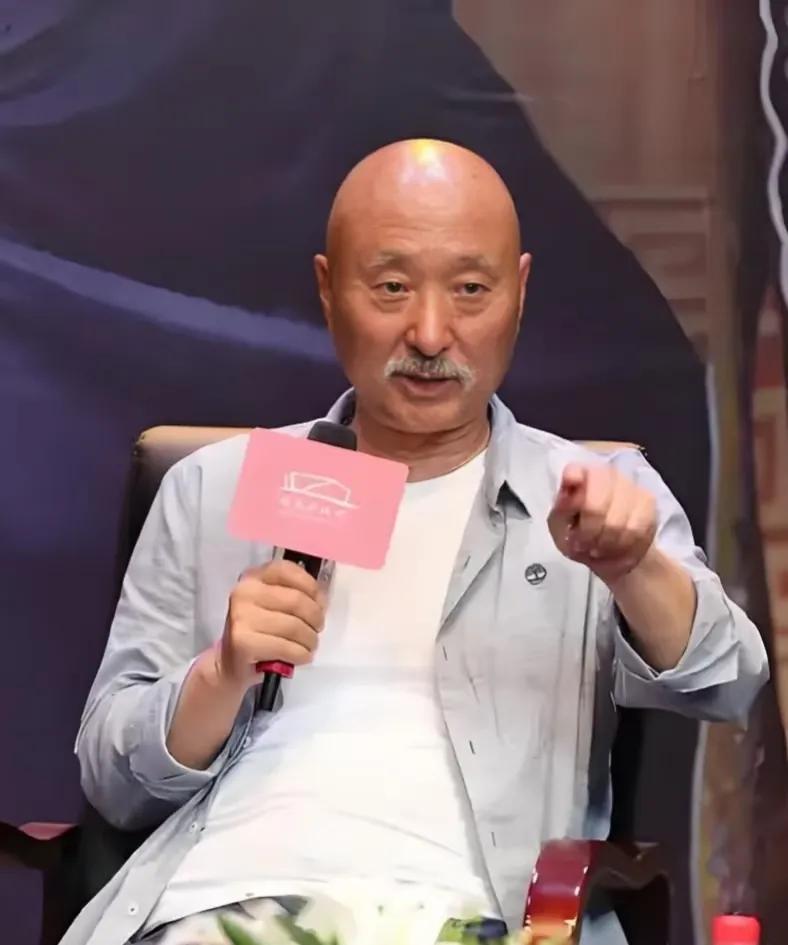 陈佩斯的《戏台》，票房不行，比不过长安的荔枝，现在后来的电影也比不过！十年心