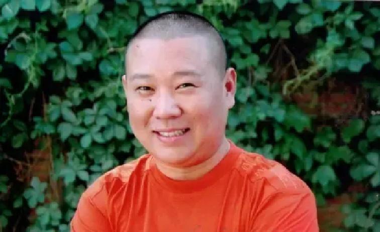 郭德纲19号突然发博，说腾字科招生了。25岁以下都能报，会唱会跳会打快板都算特