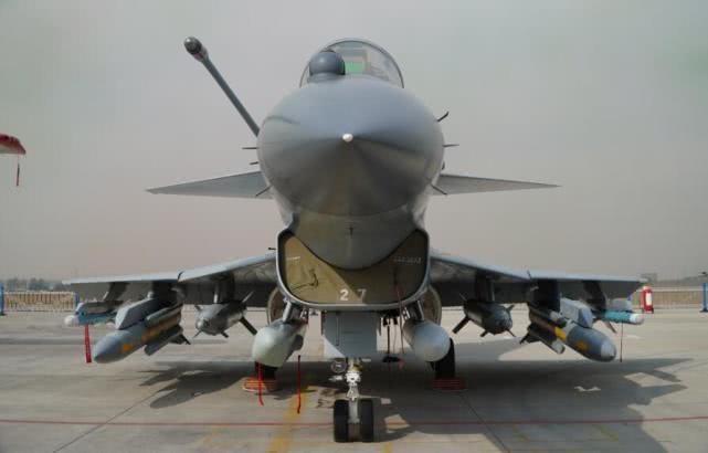 歼10C和C919大飞首次亮相新家坡航展，展现了中国航空实力与进步中国空军八